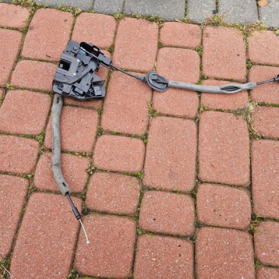 Zamek drzwi prawy tył Renault Megane IV 825025173R