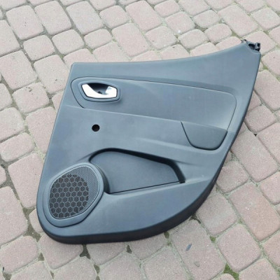 Boczek drzwi prawy tył Renault Clio IV 1830912X
