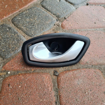 Klamka drzwi przód Renault Clio IV 826730001R