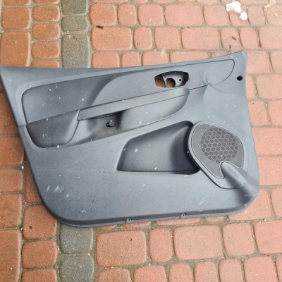 Boczek drzwi przód Renault Clio IV 809011372R