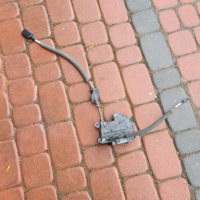 Zamek drzwi tył lewy Renault Clio IV 825016604R