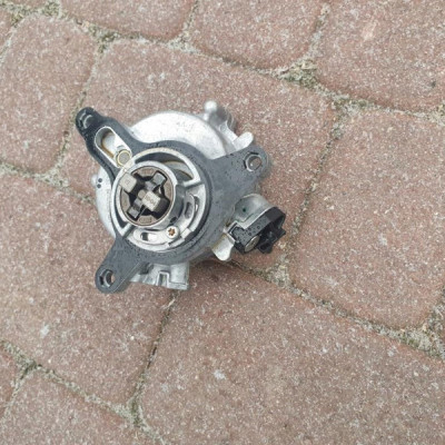 Zawór EGR pompa Opel Astra K V 1.2T 55495381