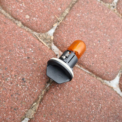 Oprawka zarówki kierunkowskazu Opel Meriva B