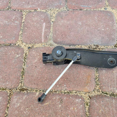 Poziomica lamp przednich Opel Insignia B 84400587