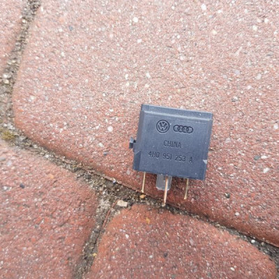 Przekaźnik Passat B8 2017r 4H0951253A