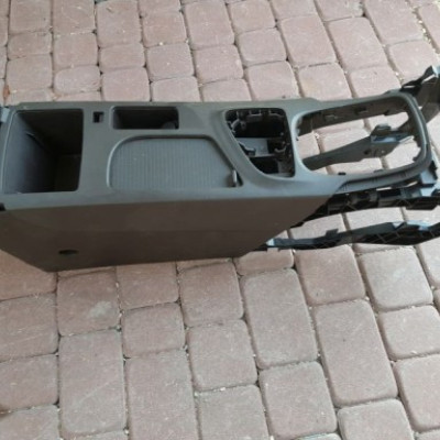 Tunel srodkowy brązowy Europa Opel Insignia