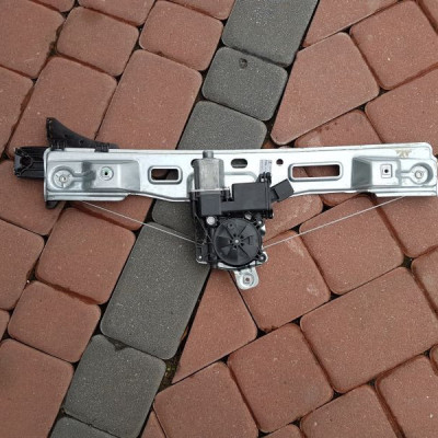 Podnośnik szyby prawy tył Opel Zafira C 13260142