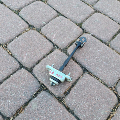 Ogranicznik drzwi tył tylny EUROPA OPEL Mokka