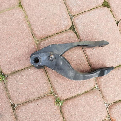Łapa skrzyni Opel Astra K V 13364120