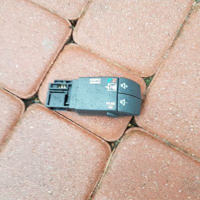 Sterowanie radia Renault Trafic Vivaro 8200850420