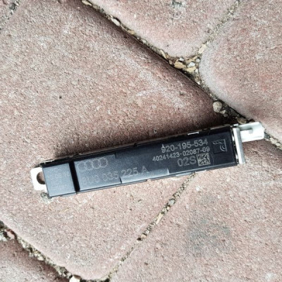 Wzmacniacz antenowy antena Audi Q3 2017 8U0035225A