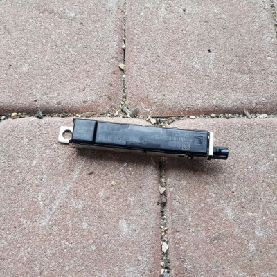 Wzmacniacz antenowy antena Audi Q3 2017 8U0035225C