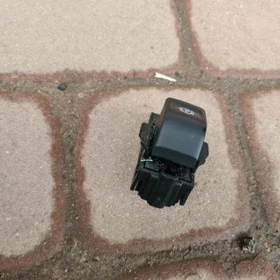 Przycisk hamulca ręcznego Opel Insignia 13271123