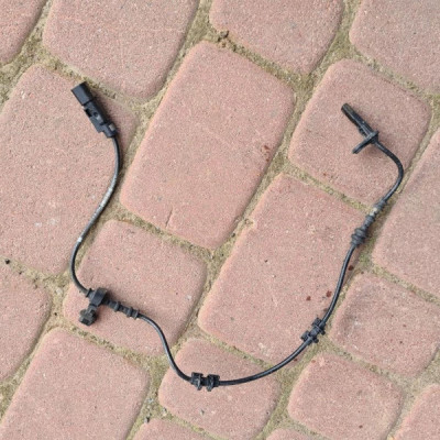 Czujnik ABS tył tylny Opel Insignia B 84336585