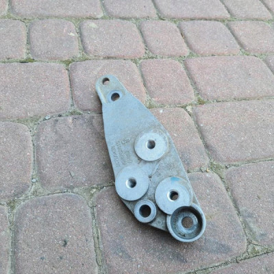 Łapa wspornik skrzyni 1.6T Opel Corsa E 55700438