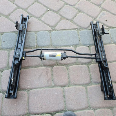 Silniczek regulacji fotela OPEL INSIGNIA 443683005