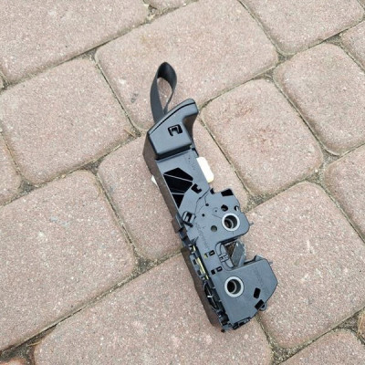 Zamek tylnej kanapy Opel Insignia B 13584620