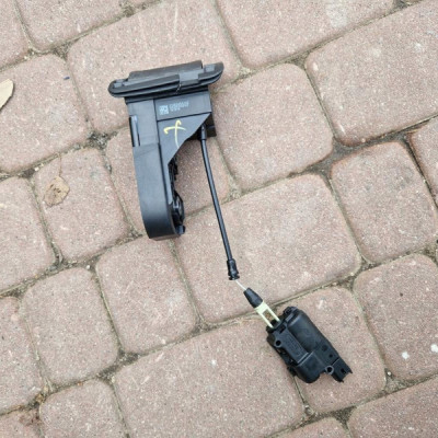 Zamek tylnej kanapy Opel Insignia B 39103262