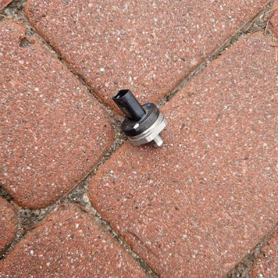 Czujnik paliwa listw 2.0T Opel Insignia B 12658331