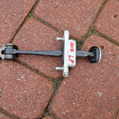 Ogranicznik drzwi przednich przód Opel Mokka