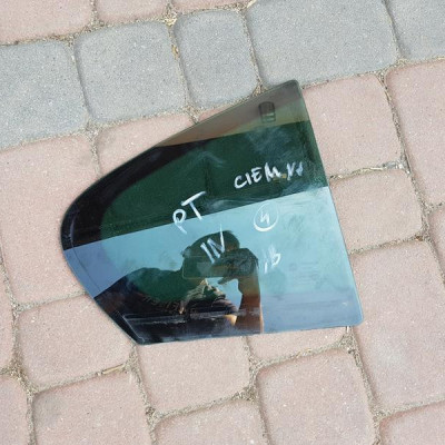 Szyba tył ciemna SEDAN / HB Opel Insignia 2014r