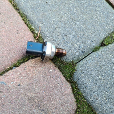 Czujnik paliwa par Opel Astra K V 12684286
