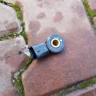 Czujnik stukowy 1.4T Opel Astra 4 IV J 55563372