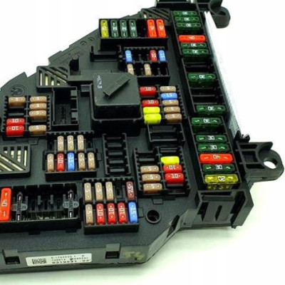 SKRZYNKA BEZPIECZNIKOW BMW F10 F11 9319541