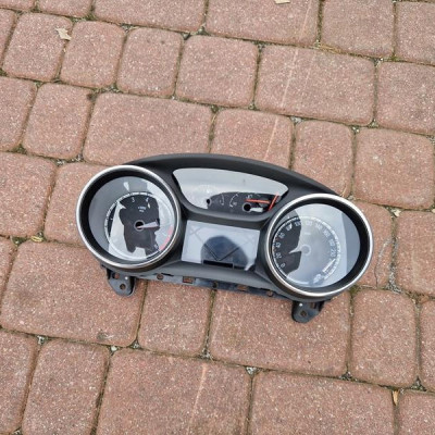 Obudowa licznika przekładka szybka Opel Insignia B