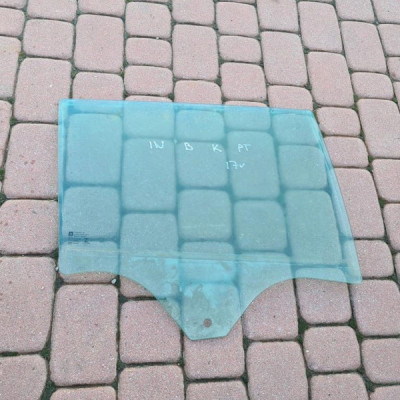 Szyba tył tylna kombi jasna Opel Insignia B 2017r