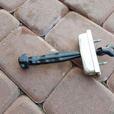 Ogranicznik drzwi tył tylny Opel Zafira C 20778752