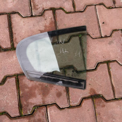 Szyba tył tylnia boczna Opel INSIGNIA hb 2011