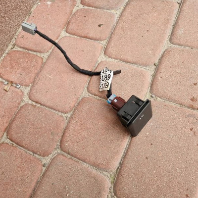 Gniazdo zapalniczki tył Opel Mokka X 42473189