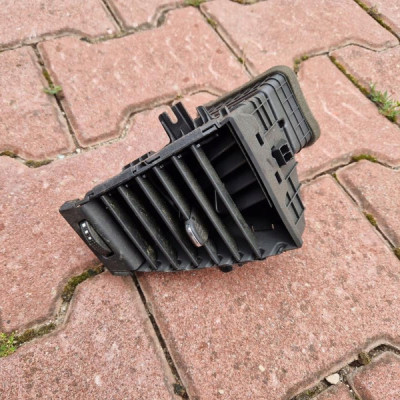 Kratka nawiewu prawa srodek Opel Mokka X 42514221