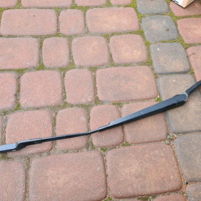 Ramię wycieraczki prawe Opel Astra J IV 13289889
