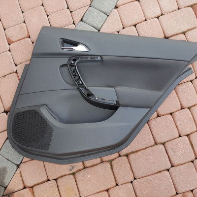 Boczek tapicerka drzwi tył tylna Opel Insignia