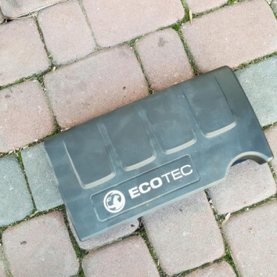 Obudowa osłona silnika 1.4T Astra J IV 55561431