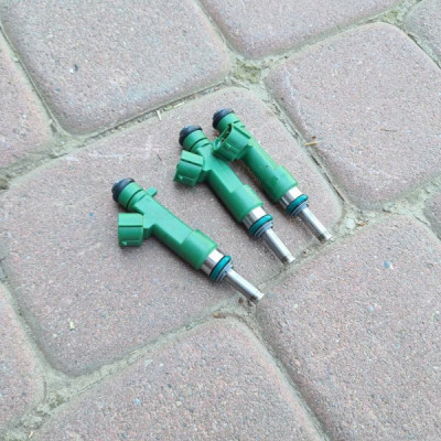 Wtryskiwacz paliwa Renault Captur 2 II 166008494R