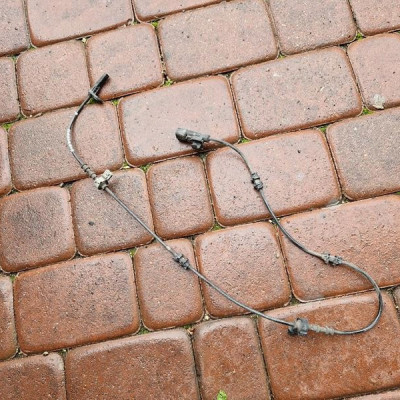 Czujnik ABS tył tylny Opel Insignia B 84228852