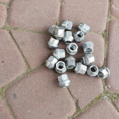 Sruba nakrętka do felg alum. Opel Astra 5 K V