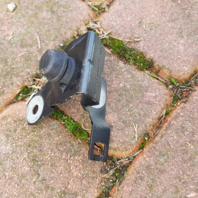 Odbojnik maski Opel Insignia Lewy 13248768 LH