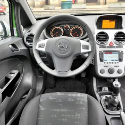 Deska konsola poduszka pasy ORYG Opel Corsa D