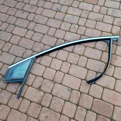 Uszczelka zgarniacz szyba przód Astra K 2021r