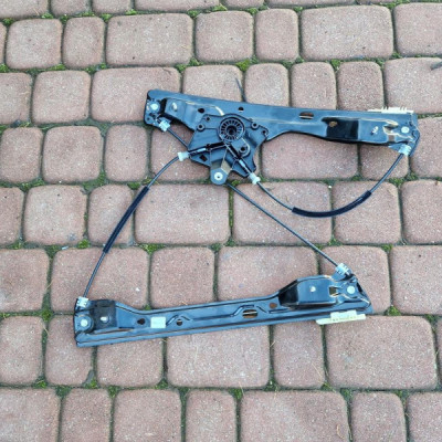 Podnośnik lewy przód Opel Astra K V 5 39142315