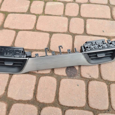 Kratka dekor deski Renault Captur II 2 687609954R
