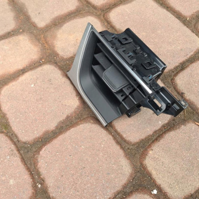 Kratka dekor deski Renault Captur II 2 687501725R