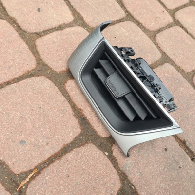 Kratka dekor deski Renault Captur II 2 687610280R