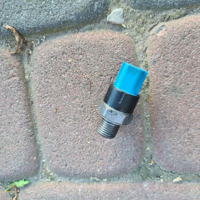 Czujnik oleju 1.5d Renault Captur II 252402757R