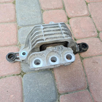 Łapa poduszka silnika Opel Insignia B 84093830