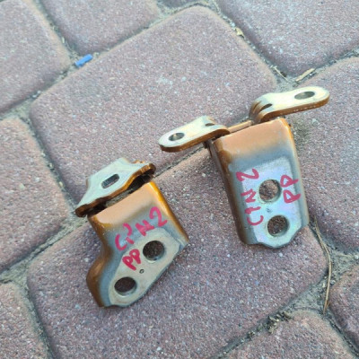 Zawias zawiasy przód prawy Renault Captur II 2